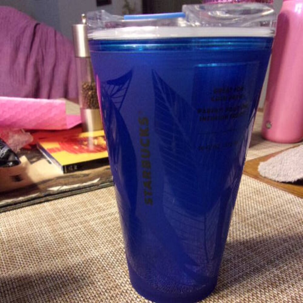 Starbucks Tumbler Cold Beverages, Blue Feather Design, Screw on Clear Lid 16 oz